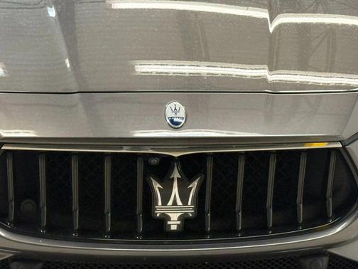 2022 Maserati Ghibli Modena Q4