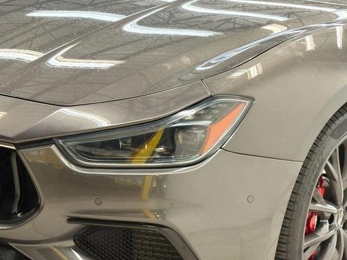 2022 Maserati Ghibli Modena Q4