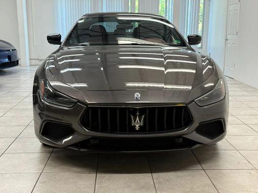 2022 Maserati Ghibli Modena Q4