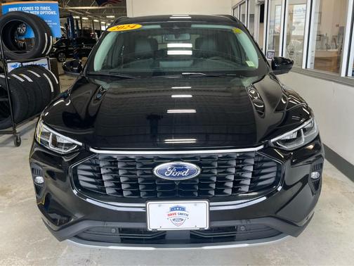 Agate Black Metallic 2024 Ford Escape Platinum