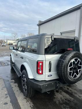 Avalanche Gray 2026 Ford Bronco Outer Banks