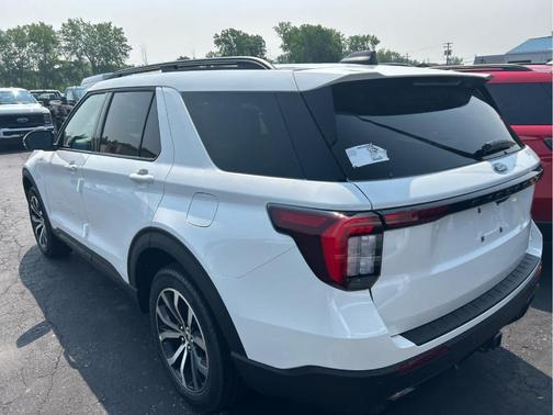2025 Ford Explorer ST-Line