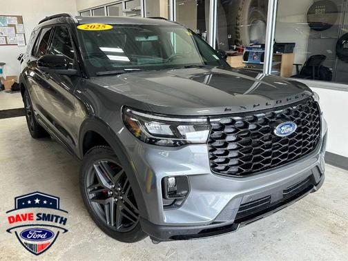 Carbonized Gray 2025 Ford Explorer ST-Line