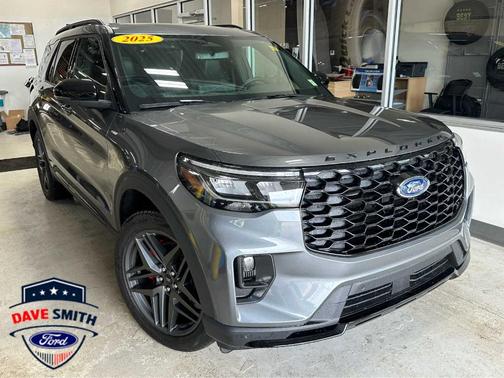 Carbonized Gray 2025 Ford Explorer ST-Line