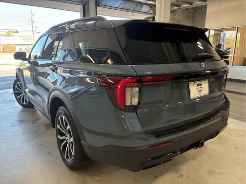Vapor Blue Metallic 2026 Ford Explorer ST-Line
