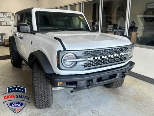 Oxford White 2026 Ford Bronco Badlands