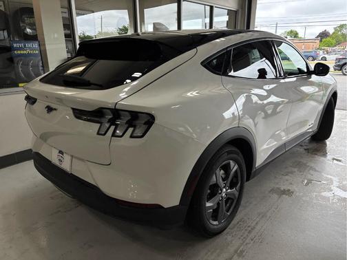 2022 Ford Mustang Mach-E Select