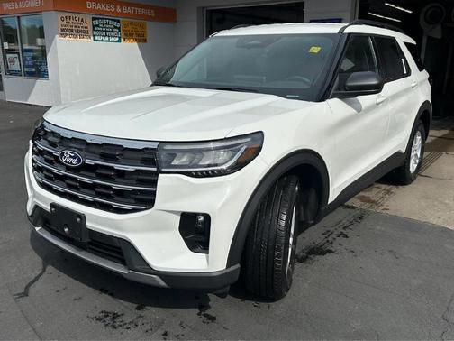 Star White 2027 Ford Explorer Active