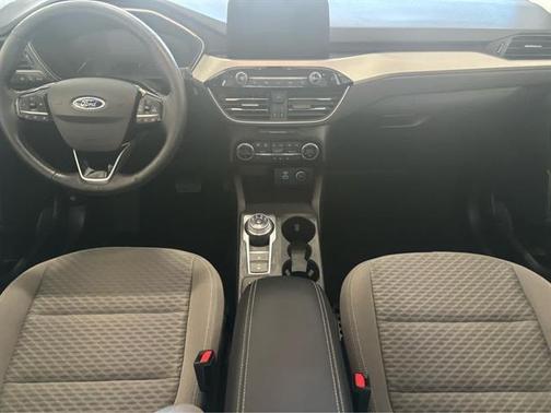 Iconic Silver Metallic 2021 Ford Escape SE