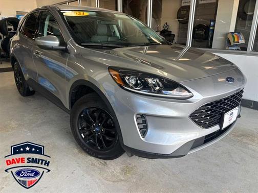 Iconic Silver Metallic 2021 Ford Escape SE