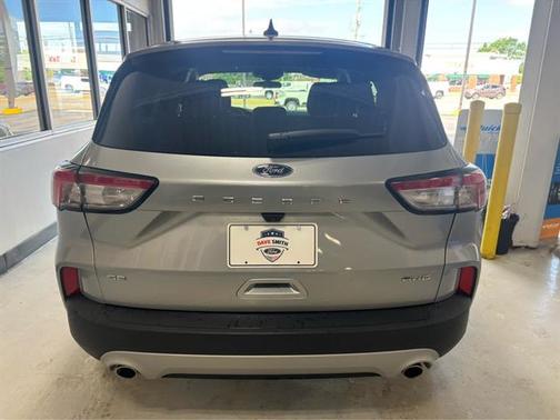 Iconic Silver Metallic 2021 Ford Escape SE