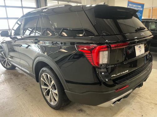 Agate Black 2025 Ford Explorer Platinum