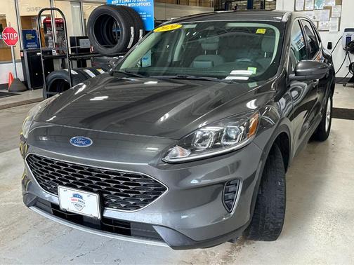 Magnetic Metallic 2020 Ford Escape SE