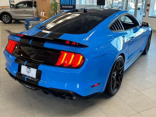 2022 Ford Mustang EcoBoost