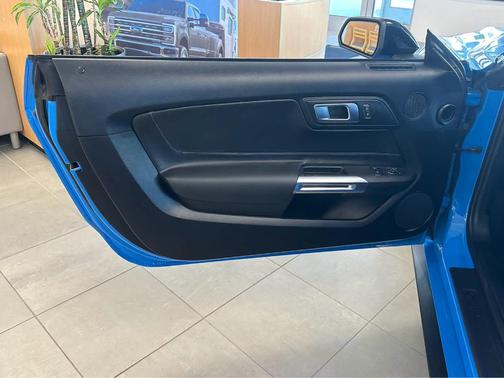 2022 Ford Mustang EcoBoost