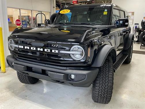 Shadow Black 2025 Ford Bronco Outer Banks