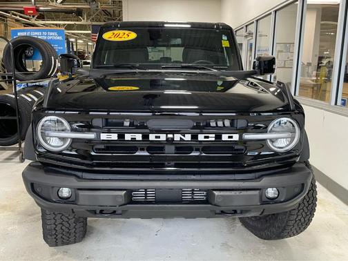 Shadow Black 2025 Ford Bronco Outer Banks