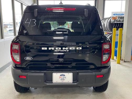 Shadow 2026 Ford Bronco Sport Outer Banks