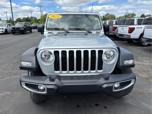2023 Jeep Gladiator Sport