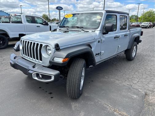 2023 Jeep Gladiator Sport