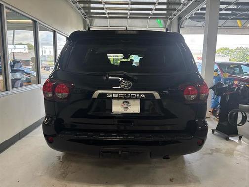 2022 Toyota Sequoia SR5