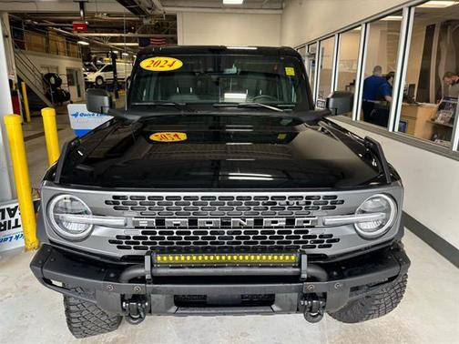 Shadow Black 2024 Ford Bronco Badlands