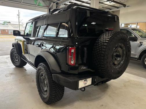 Shadow Black 2024 Ford Bronco Badlands