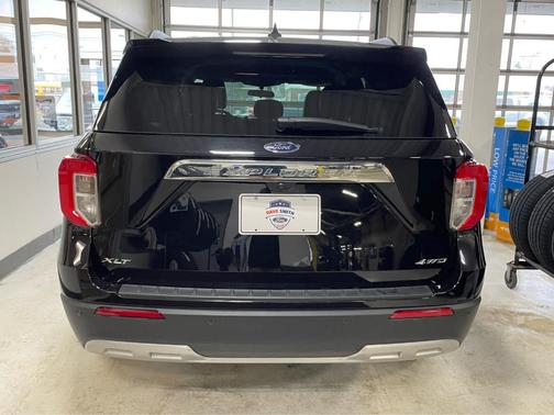 Agate Black Metallic 2023 Ford Explorer XLT