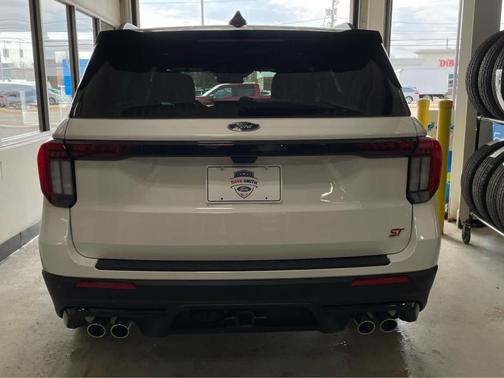 Star White 2025 Ford Explorer ST