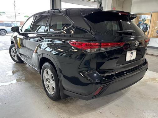 2022 Toyota Highlander LE