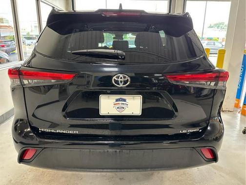2022 Toyota Highlander LE