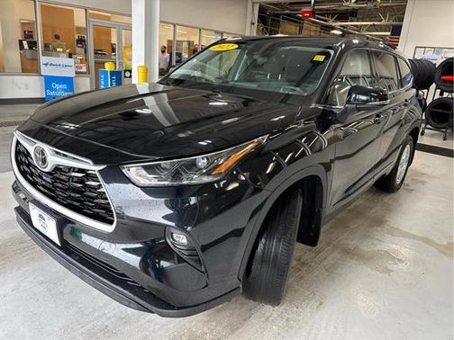 2022 Toyota Highlander LE