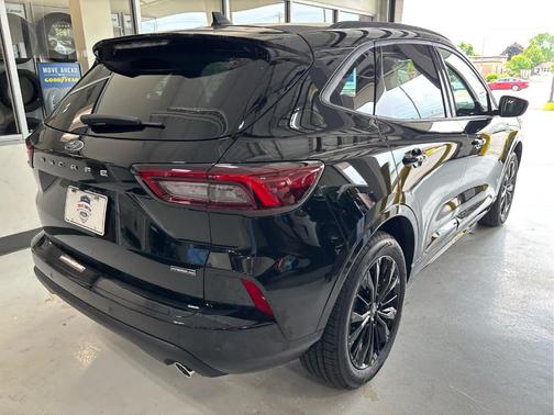 2025 Ford Escape ST-Line Elite