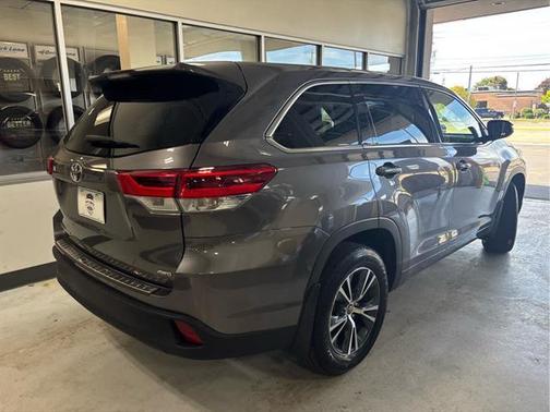 2017 Toyota Highlander LE