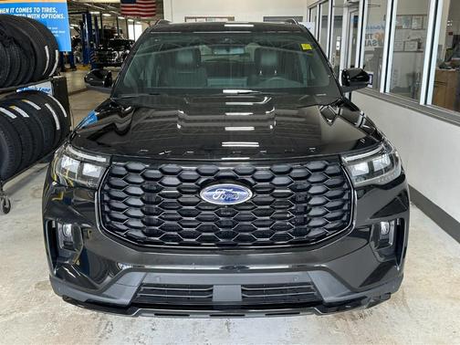Agate Black 2025 Ford Explorer ST-Line