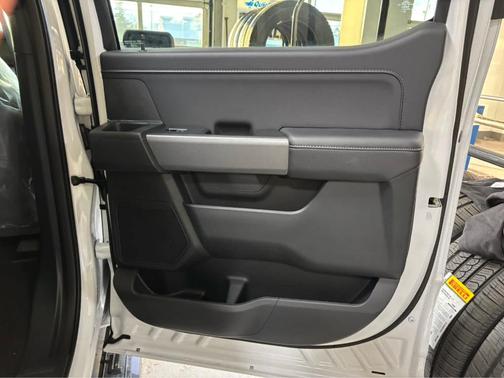 Oxford White 2025 Ford F-150 XLT