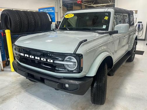 2023 Ford Bronco Outer Banks