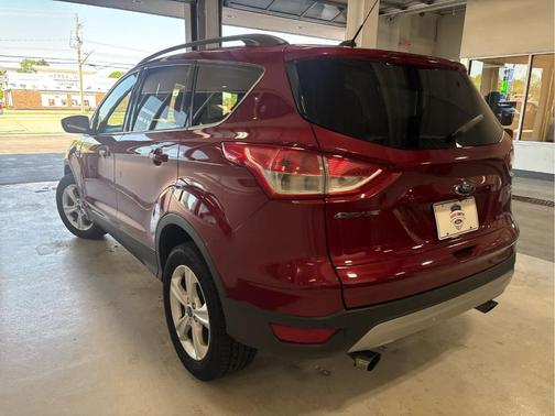 Ruby Red Metallic Tinted Clearcoat 2016 Ford Escape SE
