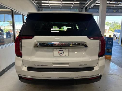 Summit White 2023 GMC Yukon XL SLT