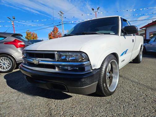 2001 Chevrolet S-10 Base