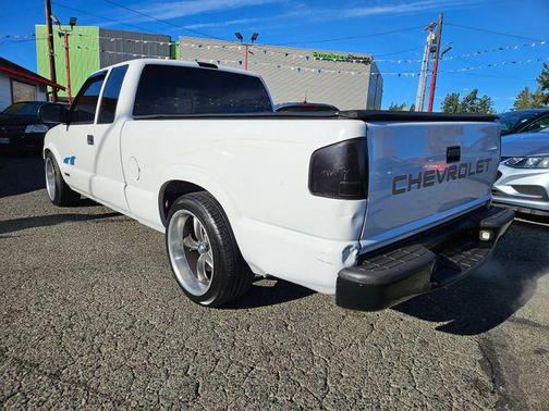2001 Chevrolet S-10 Base