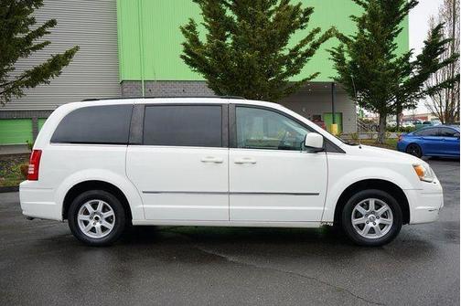 2010 Chrysler Town & Country Touring