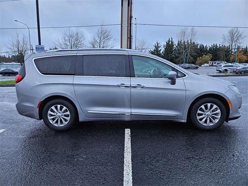 2018 Chrysler Pacifica Touring-L