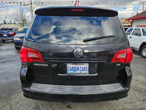 2010 Volkswagen Routan SE
