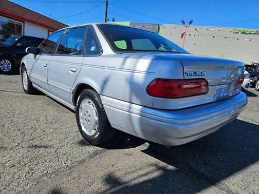1995 Ford Taurus GL