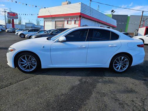 2017 Alfa Romeo Giulia Base