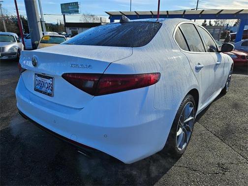 2017 Alfa Romeo Giulia Base