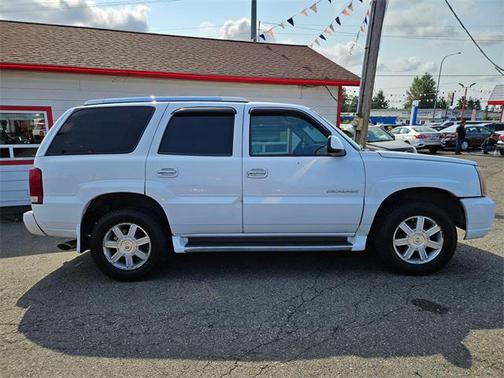 2002 Cadillac Escalade Base
