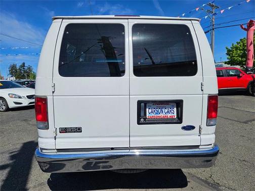 2005 Ford E350 Super Duty XL Wagon