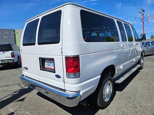 2005 Ford E350 Super Duty XL Wagon